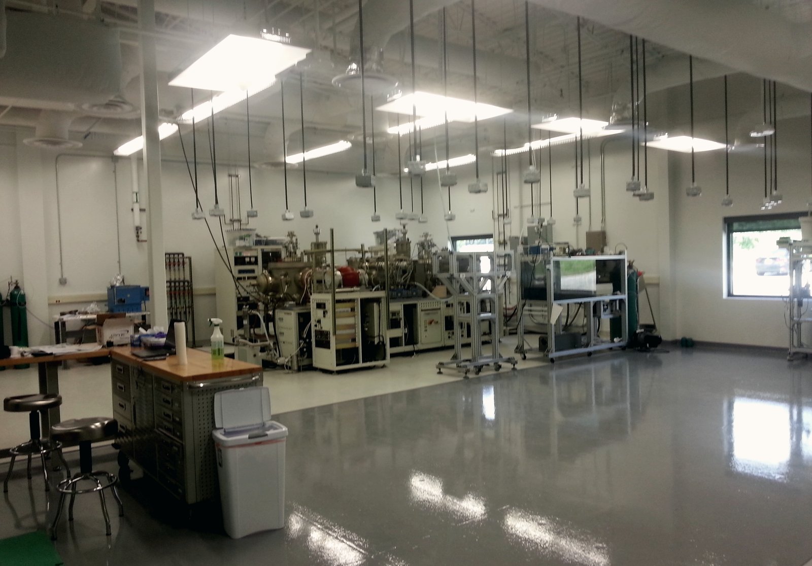 MicroPower's materials and device fabrication lab at Texas State University's STAR Park
